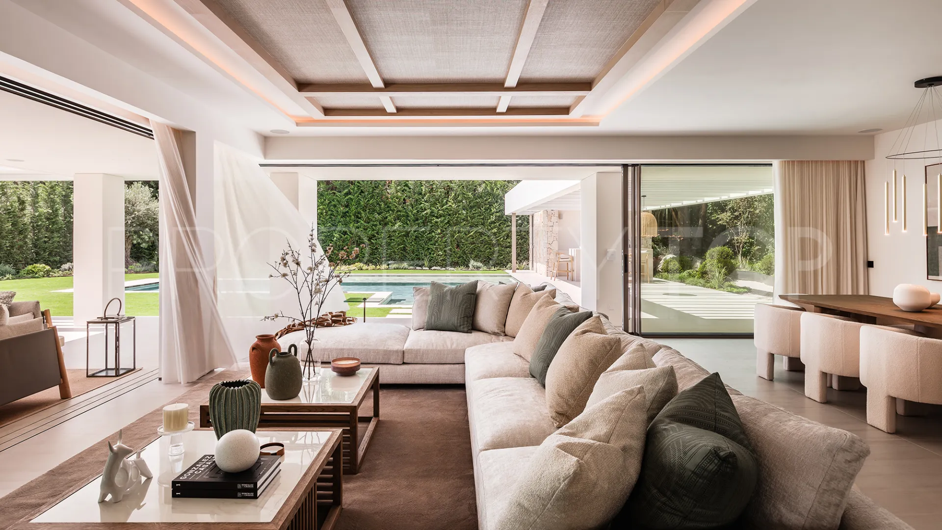 Comprar villa con 5 dormitorios en Marbella