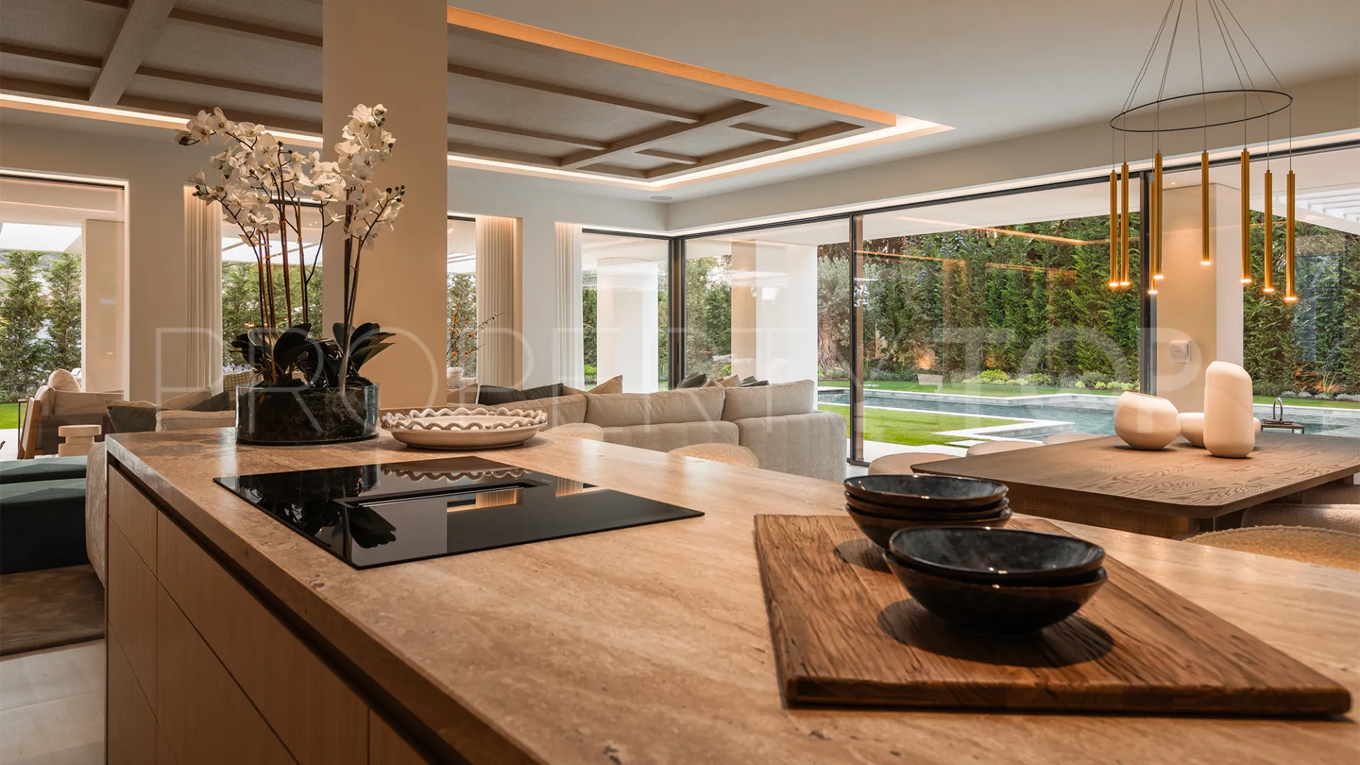 Comprar villa con 5 dormitorios en Marbella