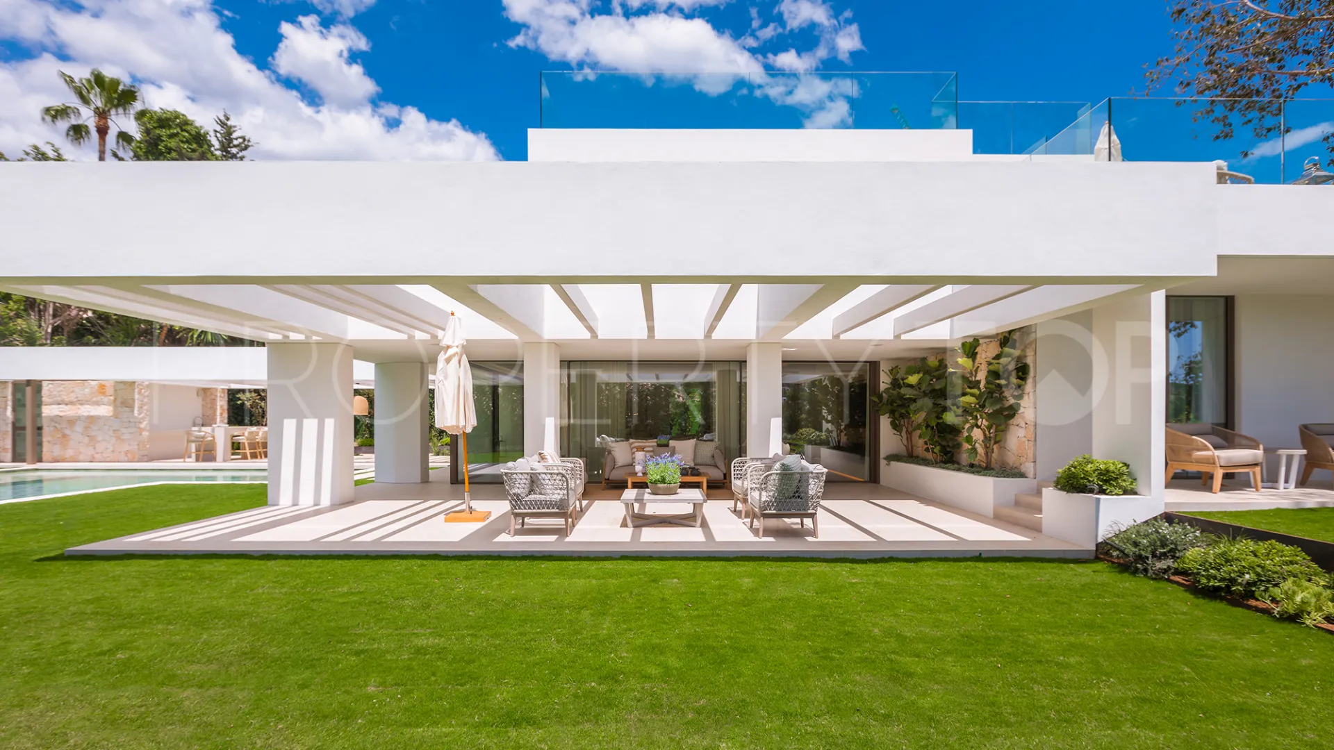 Comprar villa con 5 dormitorios en Marbella