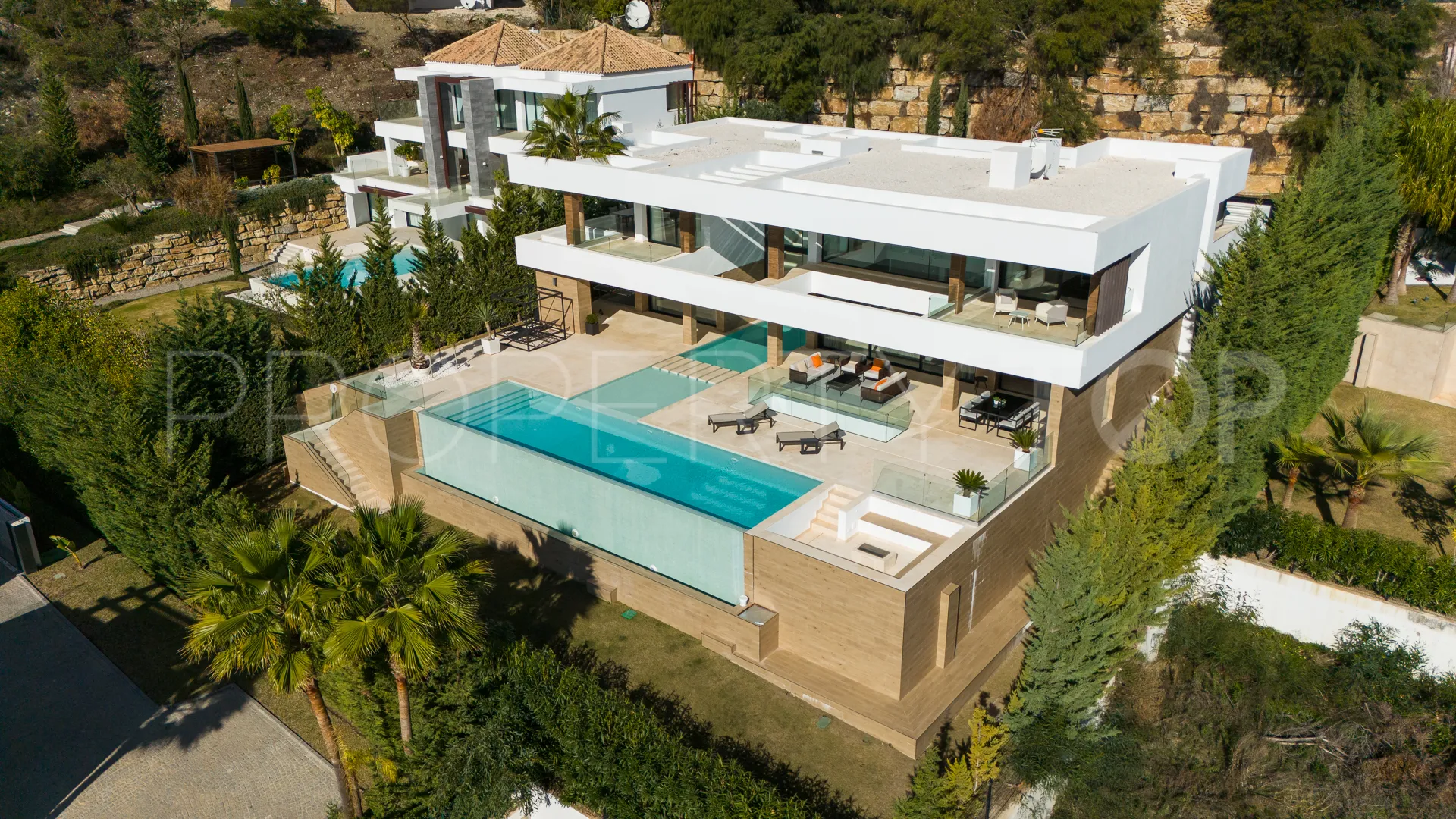 Villa for sale in Benahavis