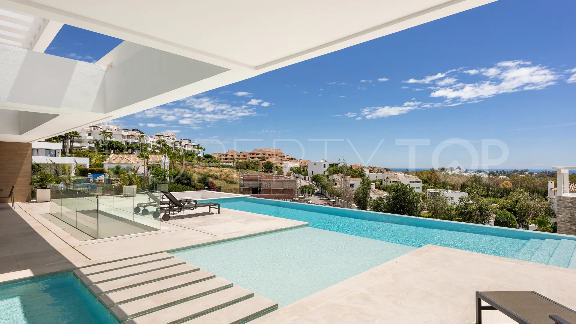 Villa for sale in Benahavis