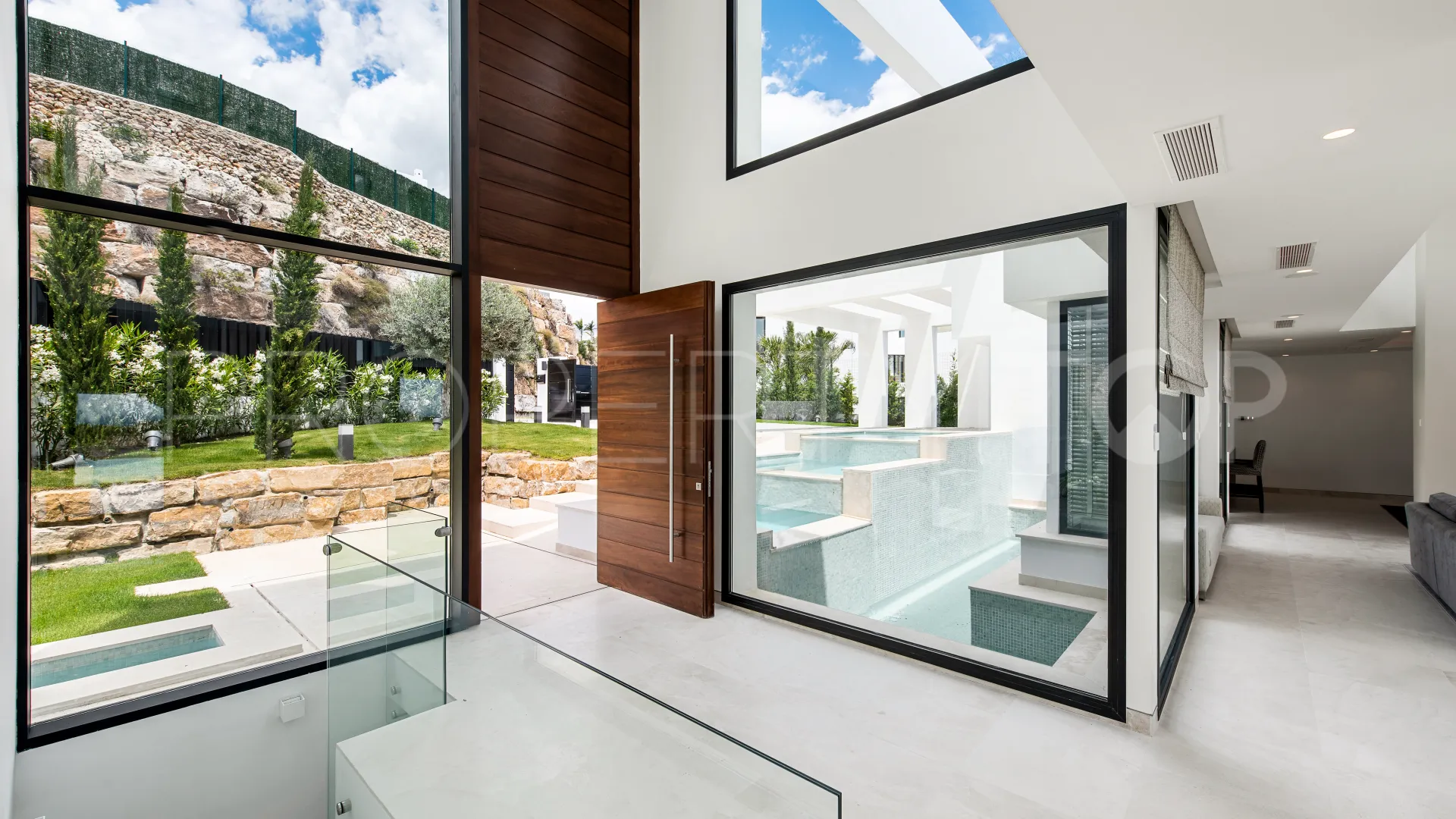 Villa for sale in Benahavis
