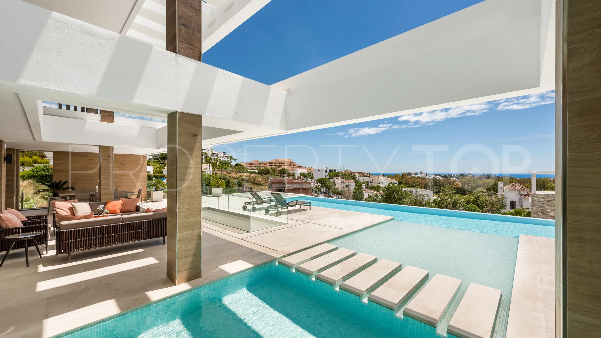 Villa for sale in Benahavis