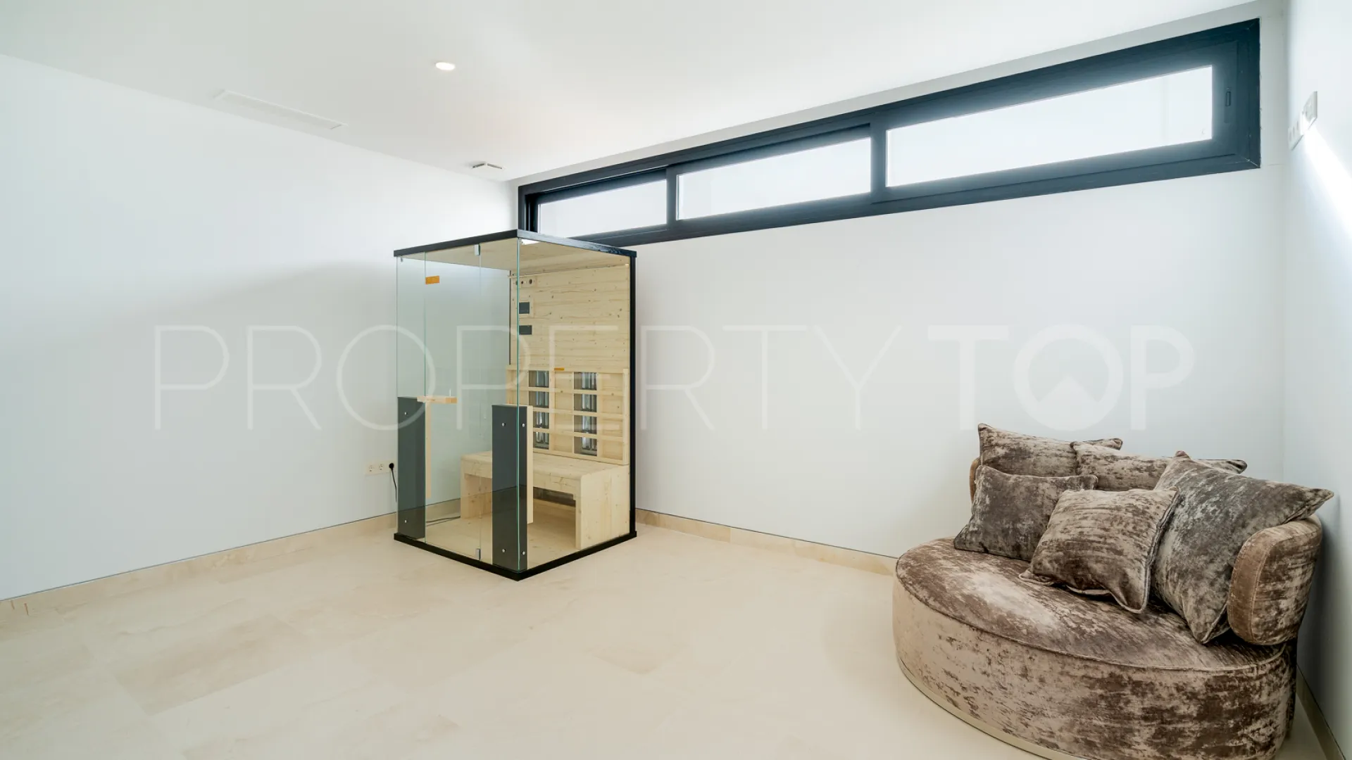 Villa for sale in Benahavis