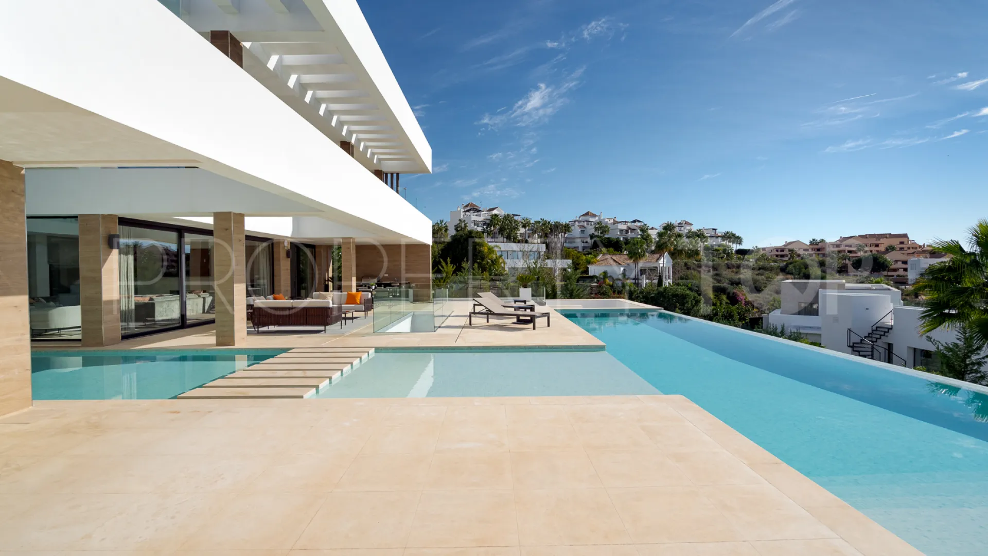 Villa for sale in Benahavis