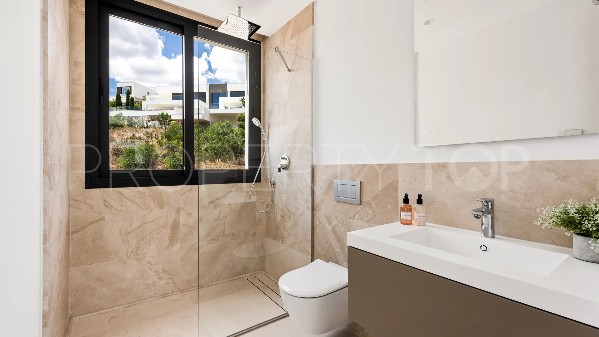Villa for sale in Benahavis