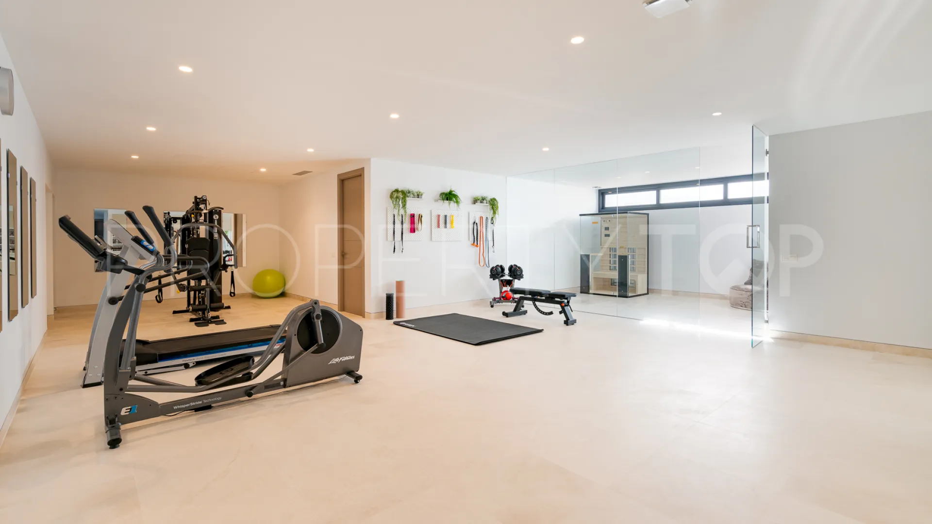 Villa for sale in Benahavis