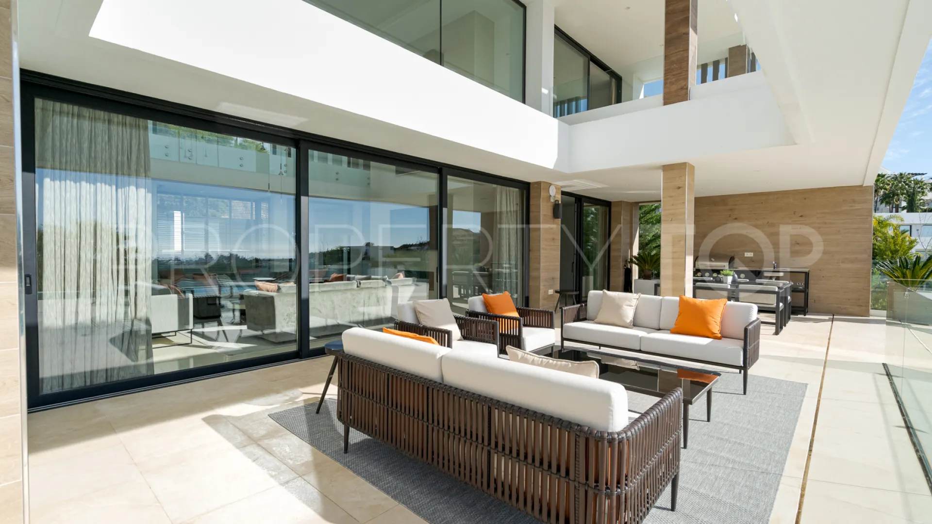 Villa for sale in Benahavis