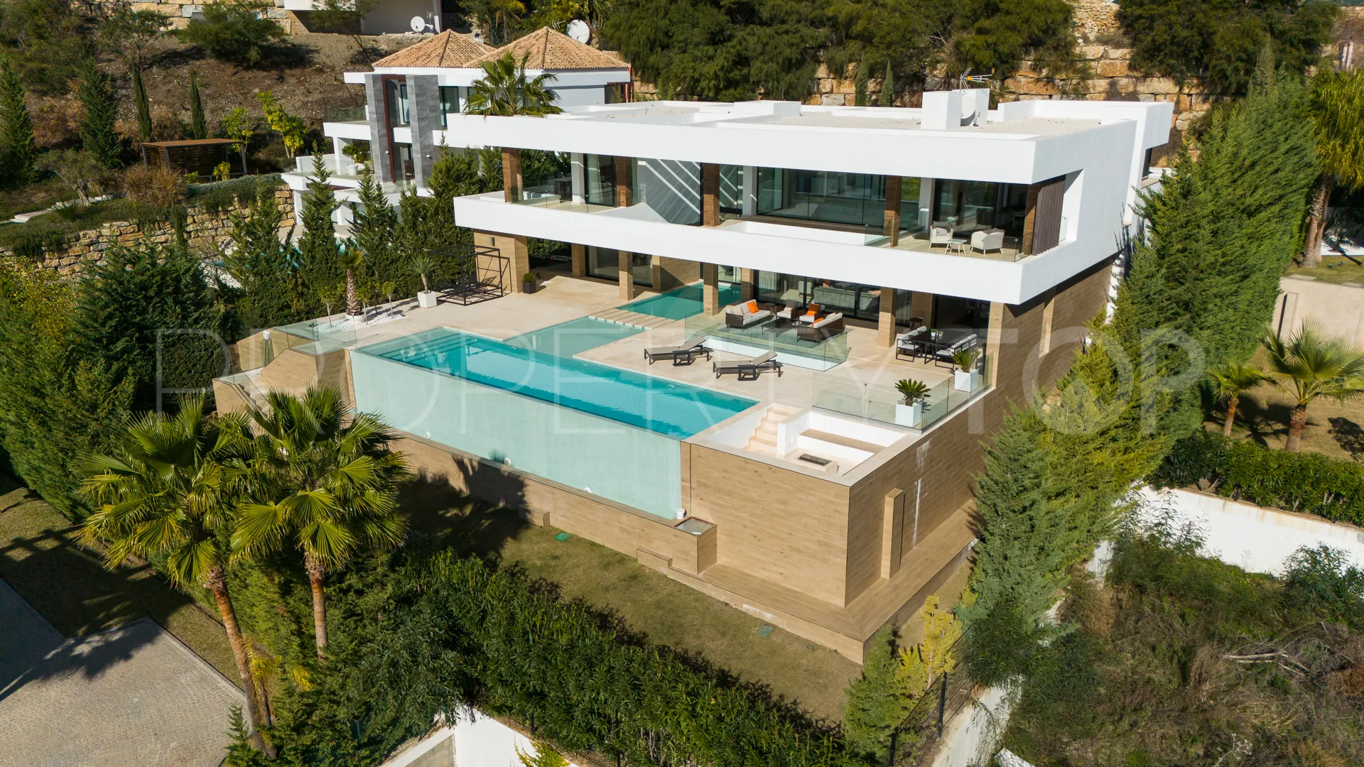 Villa for sale in Benahavis