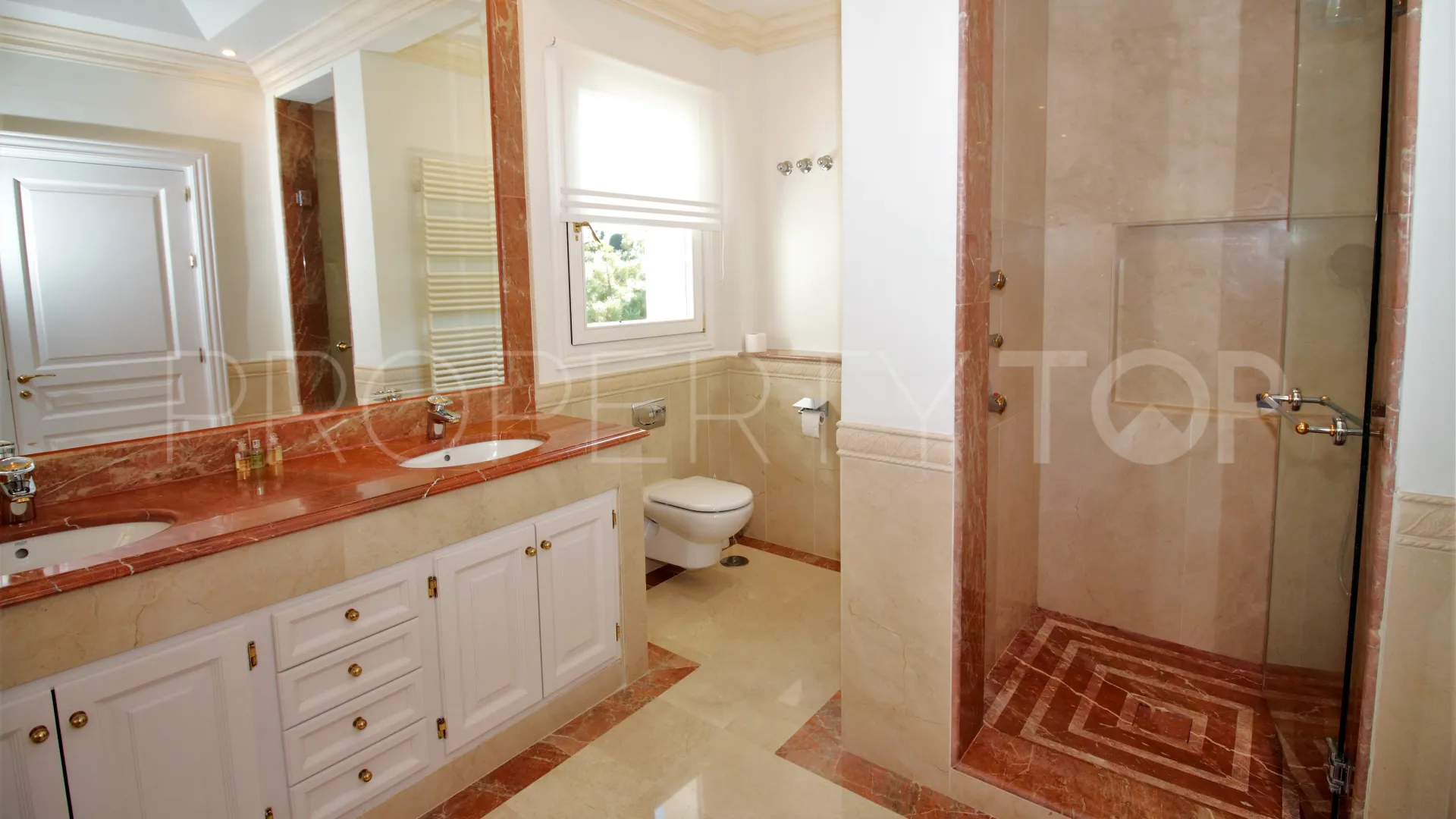 Villa en venta en Benahavis de 7 dormitorios