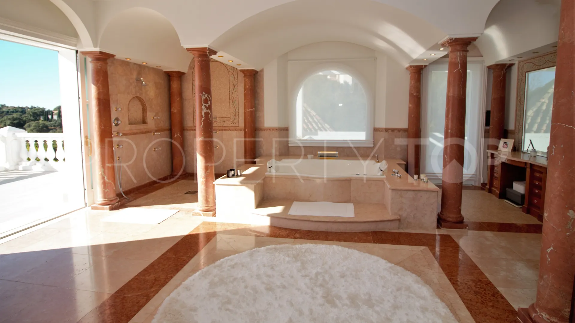 Villa en venta en Benahavis de 7 dormitorios