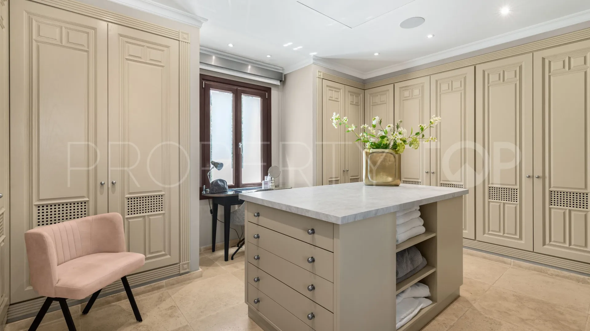 Villa de 7 dormitorios en venta en Benahavis