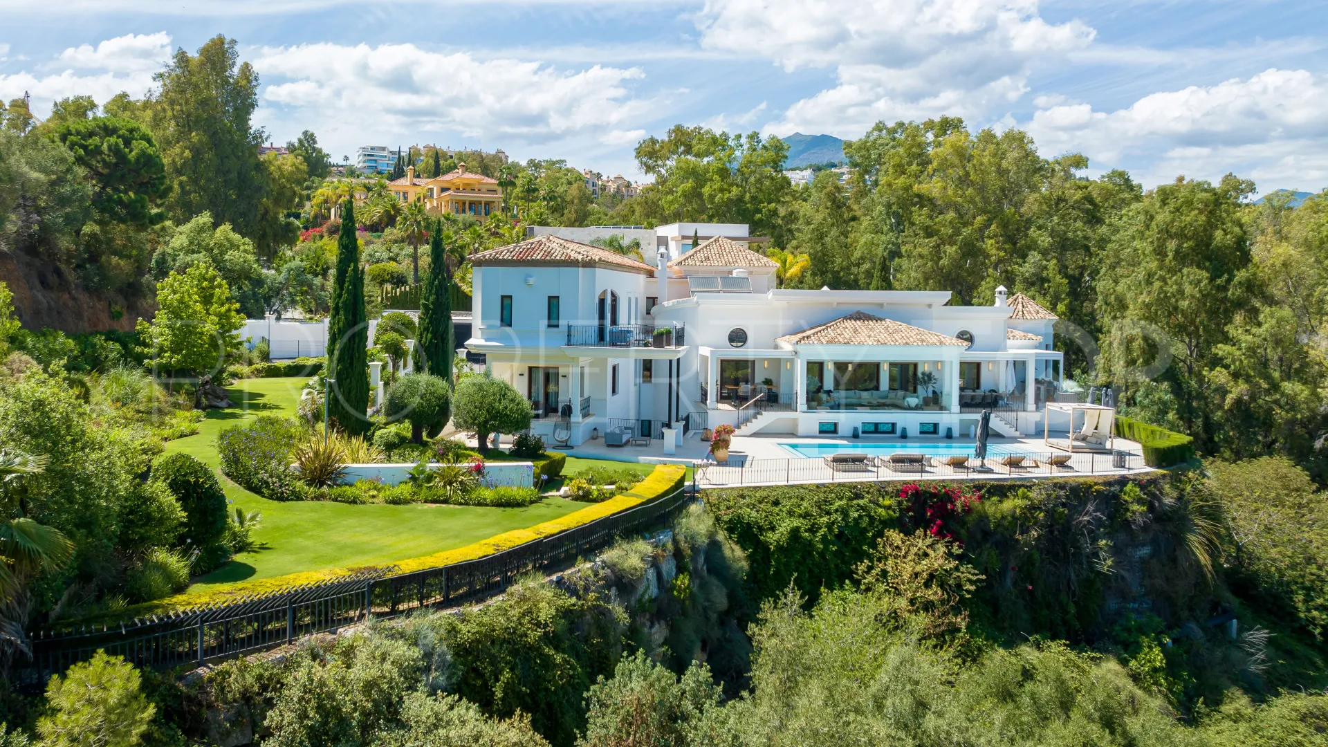 Villa de 7 dormitorios en venta en Benahavis