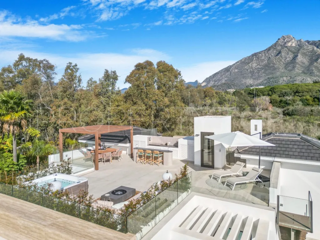 For sale villa with 6 bedrooms in Marbella