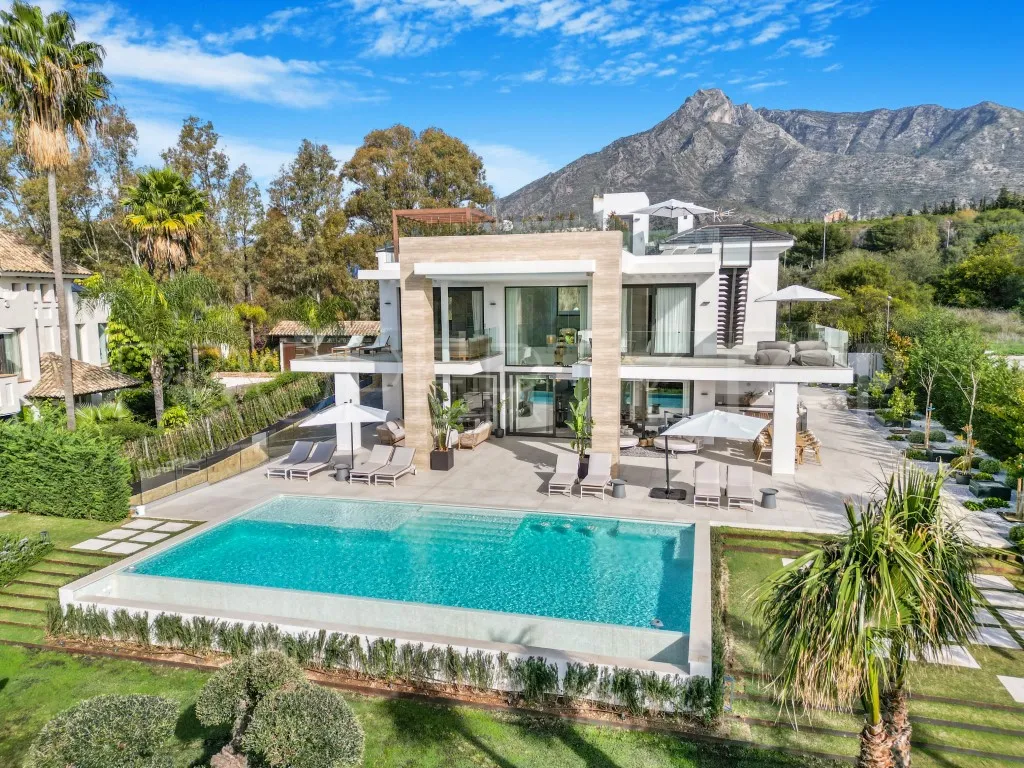For sale villa with 6 bedrooms in Marbella