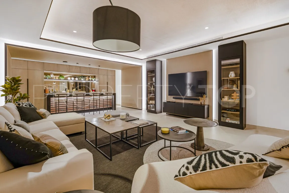 For sale villa with 6 bedrooms in Marbella