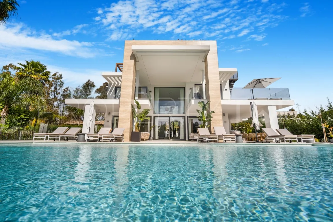 For sale villa with 6 bedrooms in Marbella