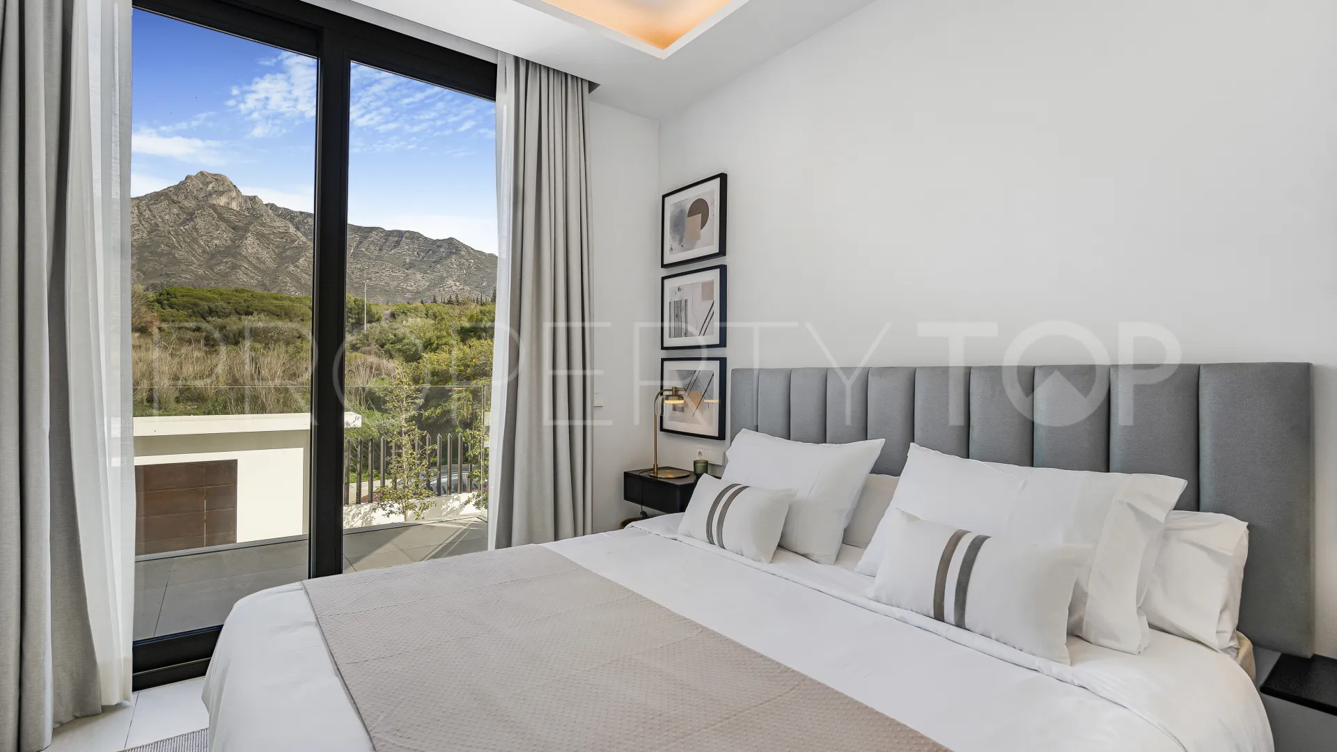 For sale villa with 6 bedrooms in Marbella