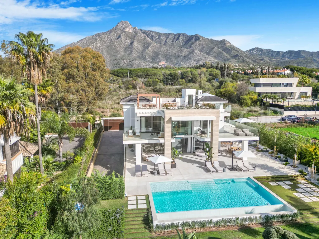 For sale villa with 6 bedrooms in Marbella
