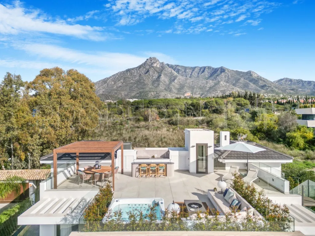 For sale villa with 6 bedrooms in Marbella