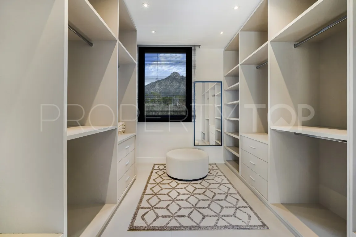 For sale villa with 6 bedrooms in Marbella