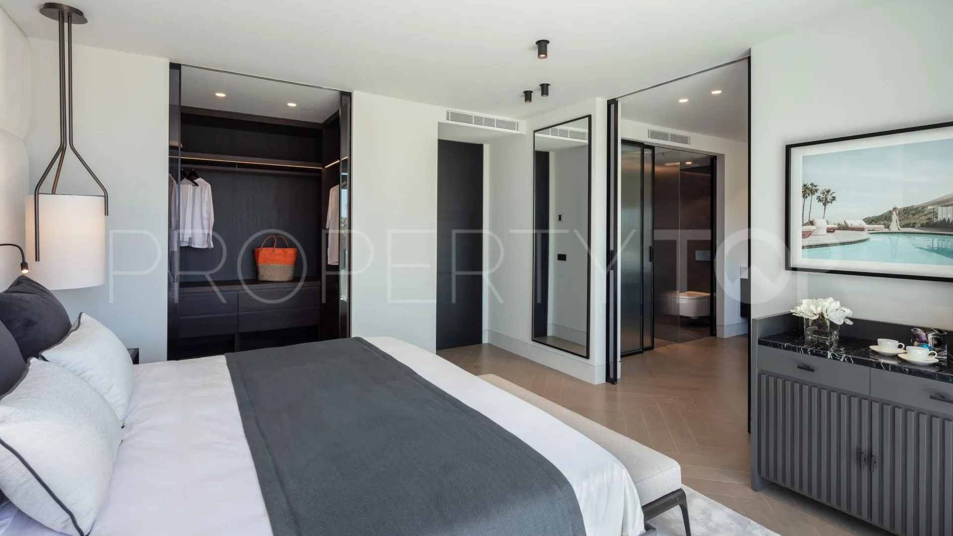 For sale duplex penthouse in Marbella Golden Mile with 3 bedrooms