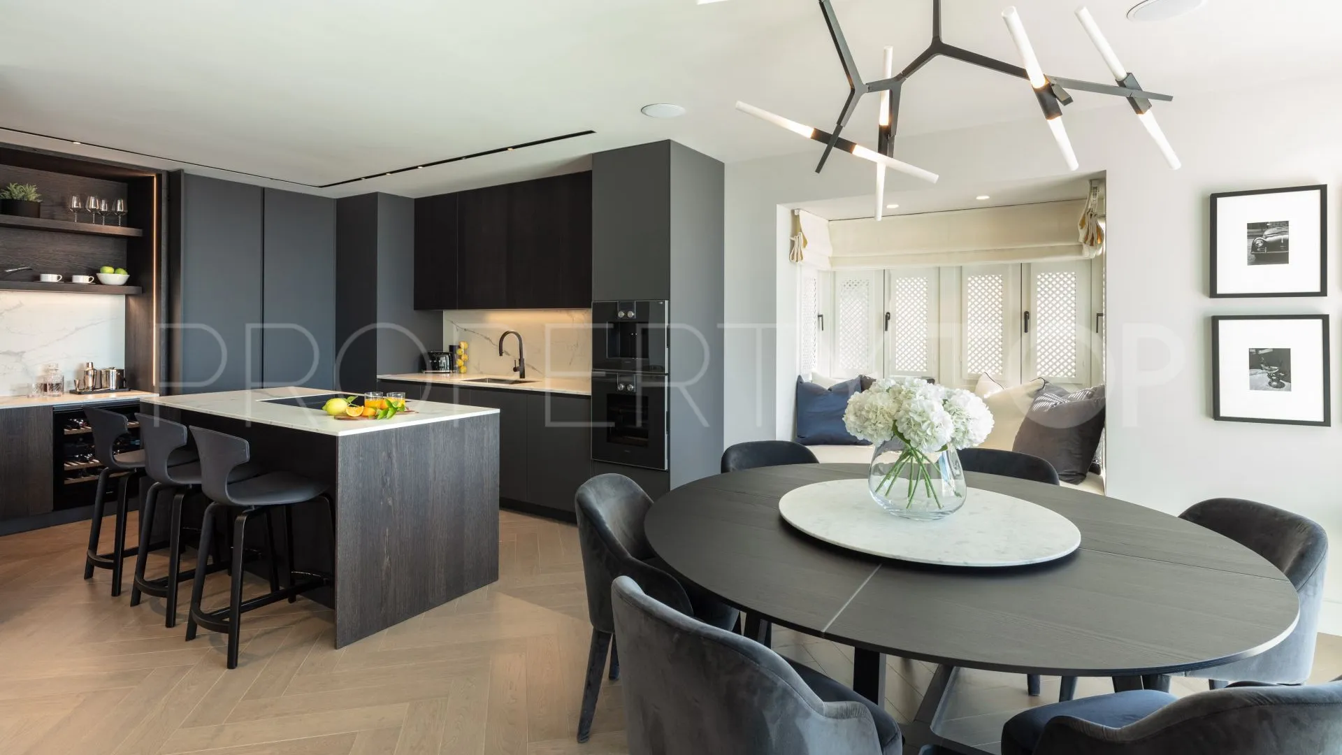 For sale duplex penthouse in Marbella Golden Mile with 3 bedrooms
