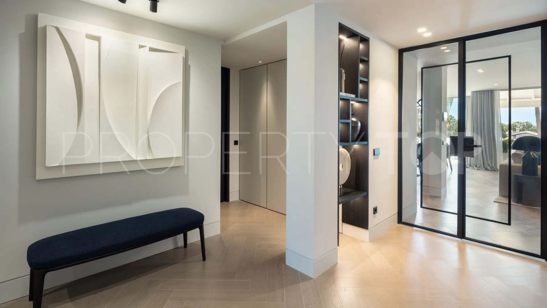 For sale duplex penthouse in Marbella Golden Mile with 3 bedrooms