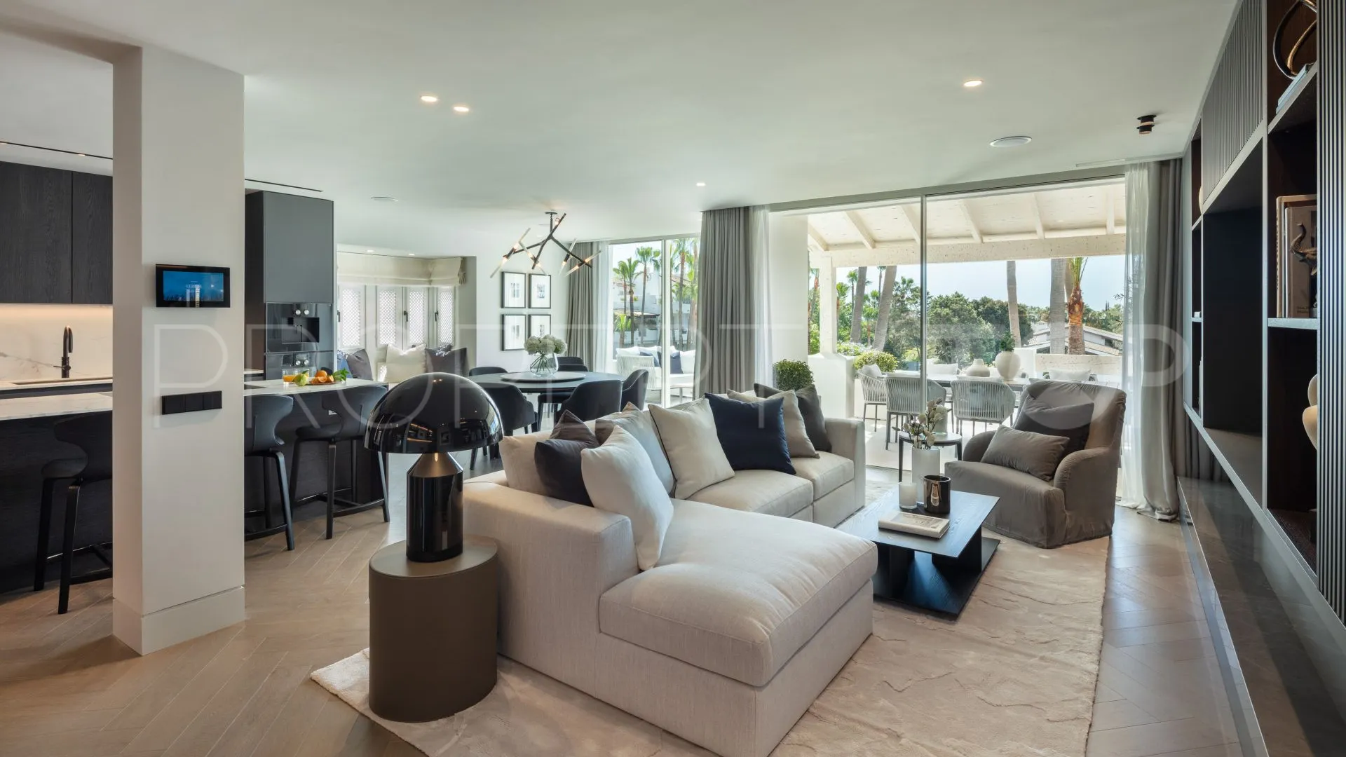 For sale duplex penthouse in Marbella Golden Mile with 3 bedrooms