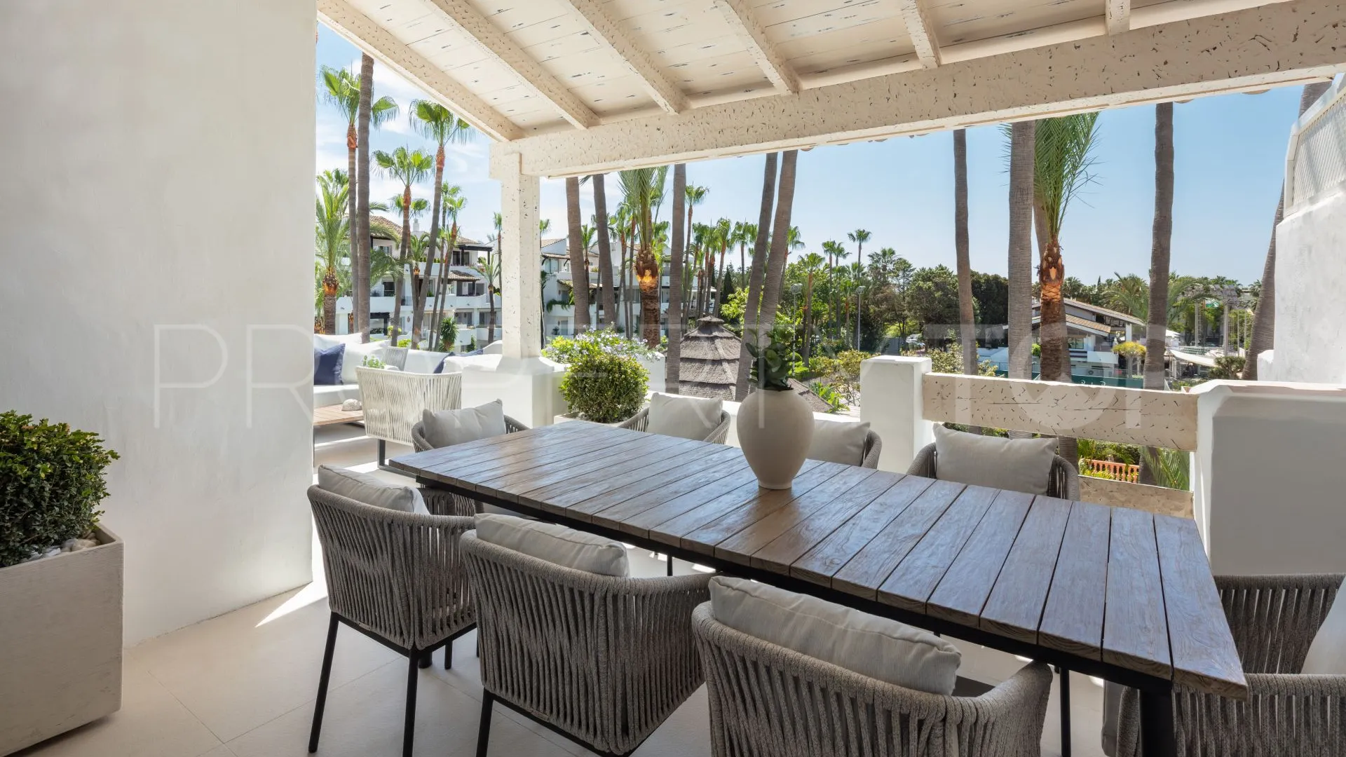For sale duplex penthouse in Marbella Golden Mile with 3 bedrooms