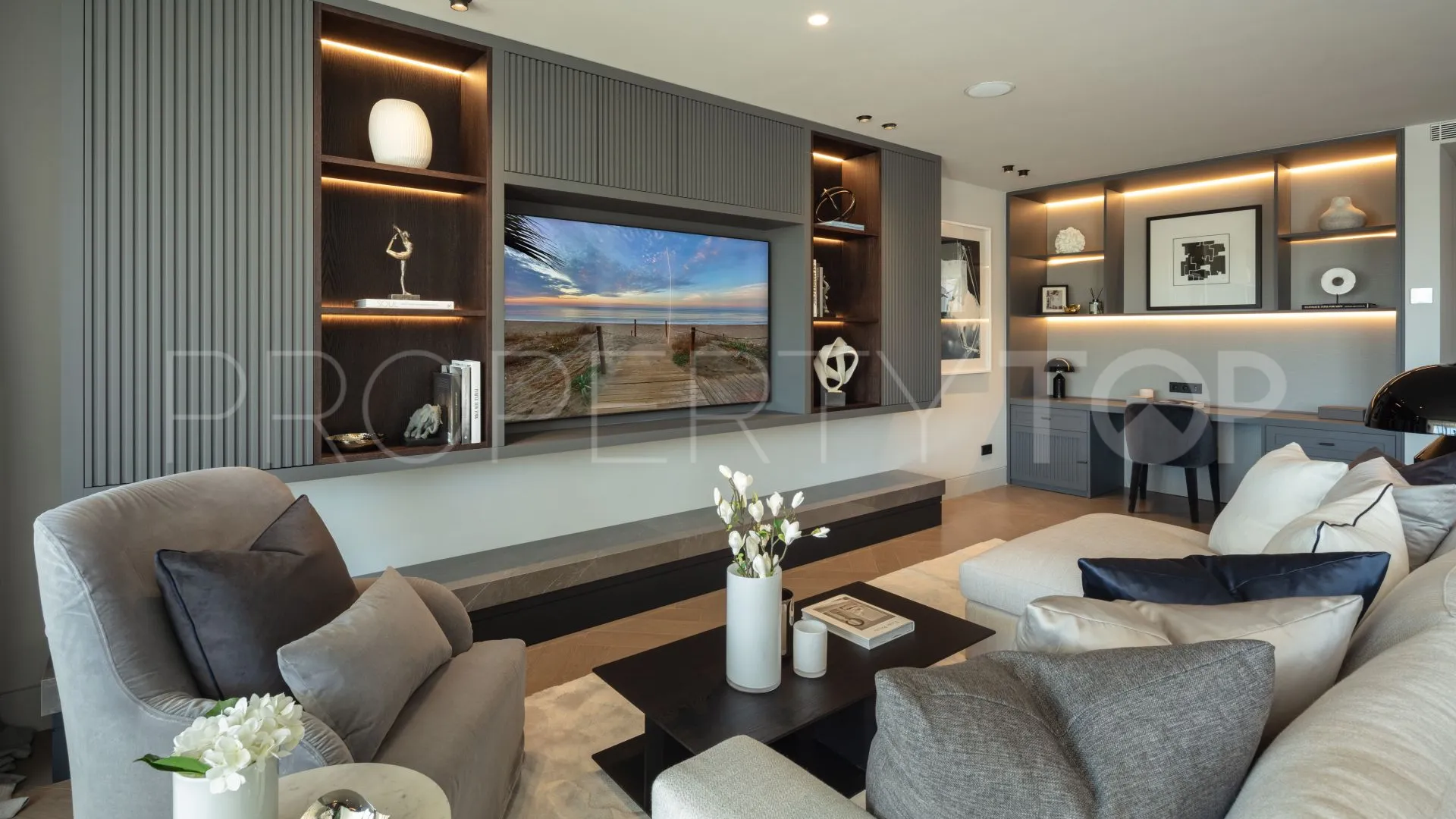 For sale duplex penthouse in Marbella Golden Mile with 3 bedrooms