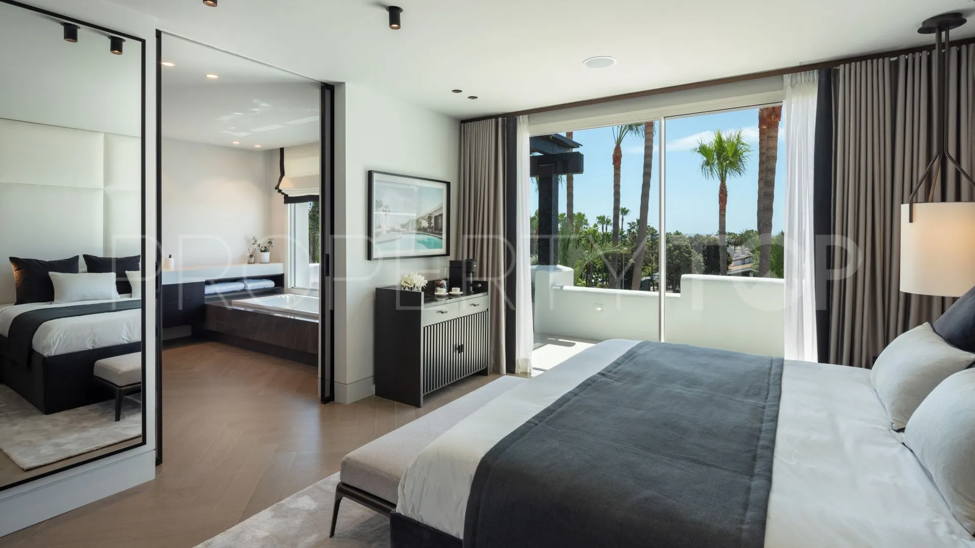 For sale duplex penthouse in Marbella Golden Mile with 3 bedrooms