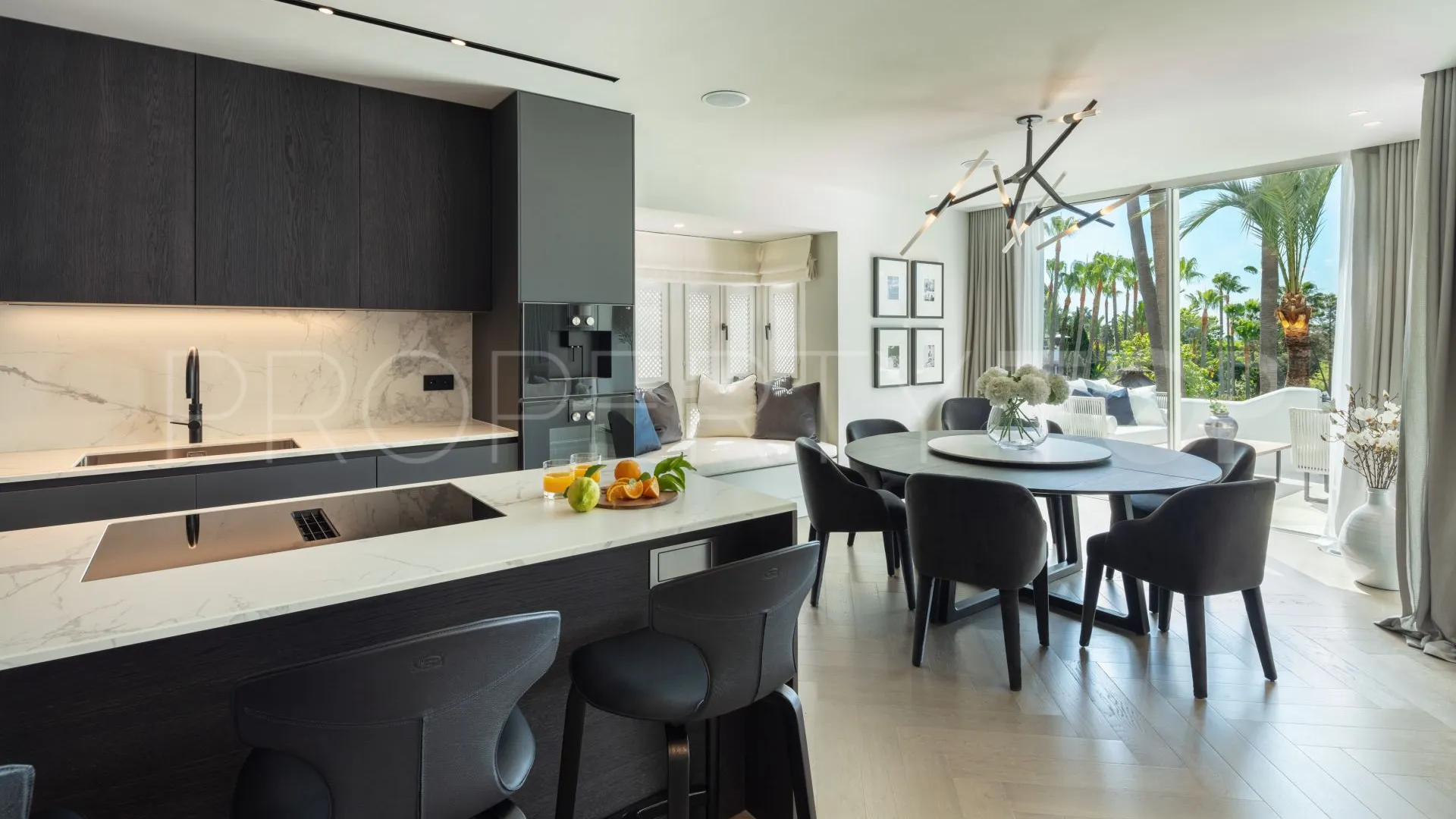 For sale duplex penthouse in Marbella Golden Mile with 3 bedrooms