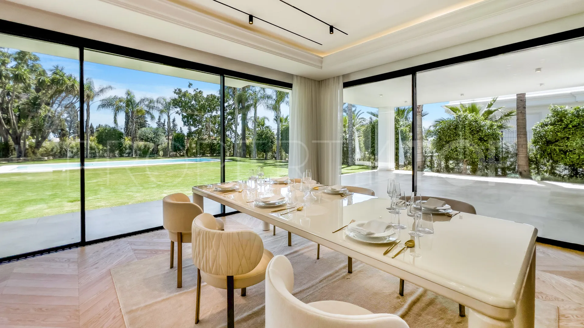 Comprar villa en Marbella Golden Mile con 6 dormitorios