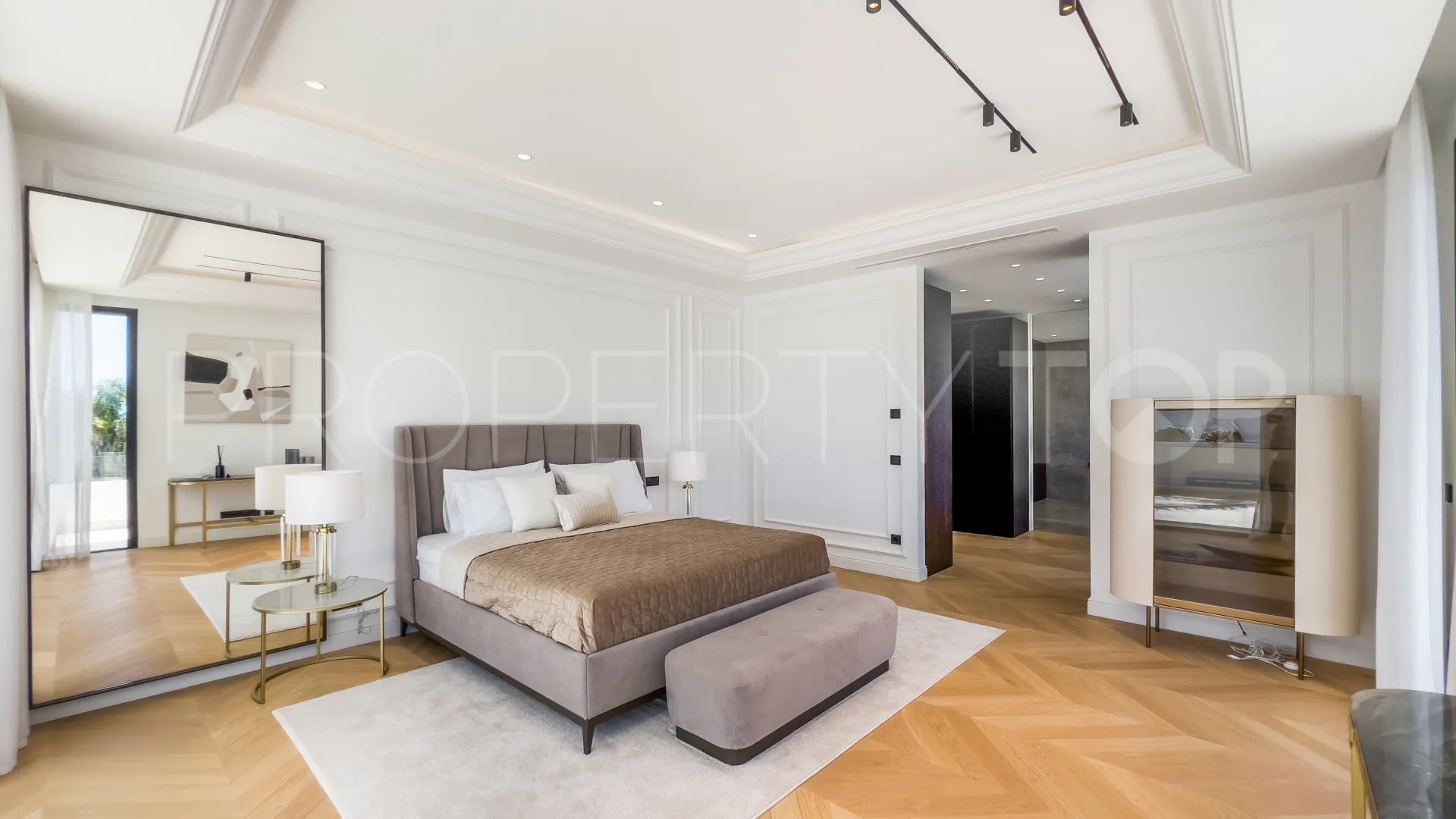 Comprar villa en Marbella Golden Mile con 6 dormitorios