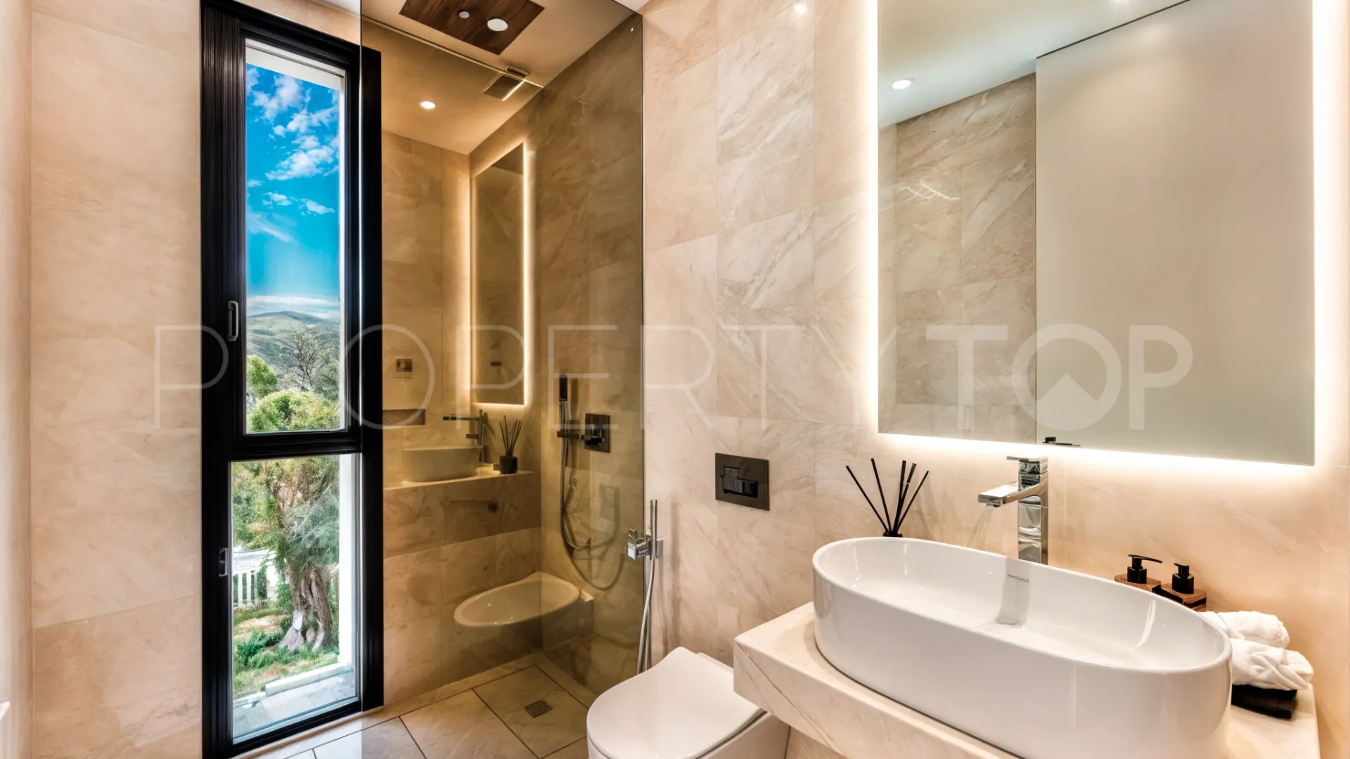 Comprar villa en Marbella Golden Mile con 6 dormitorios