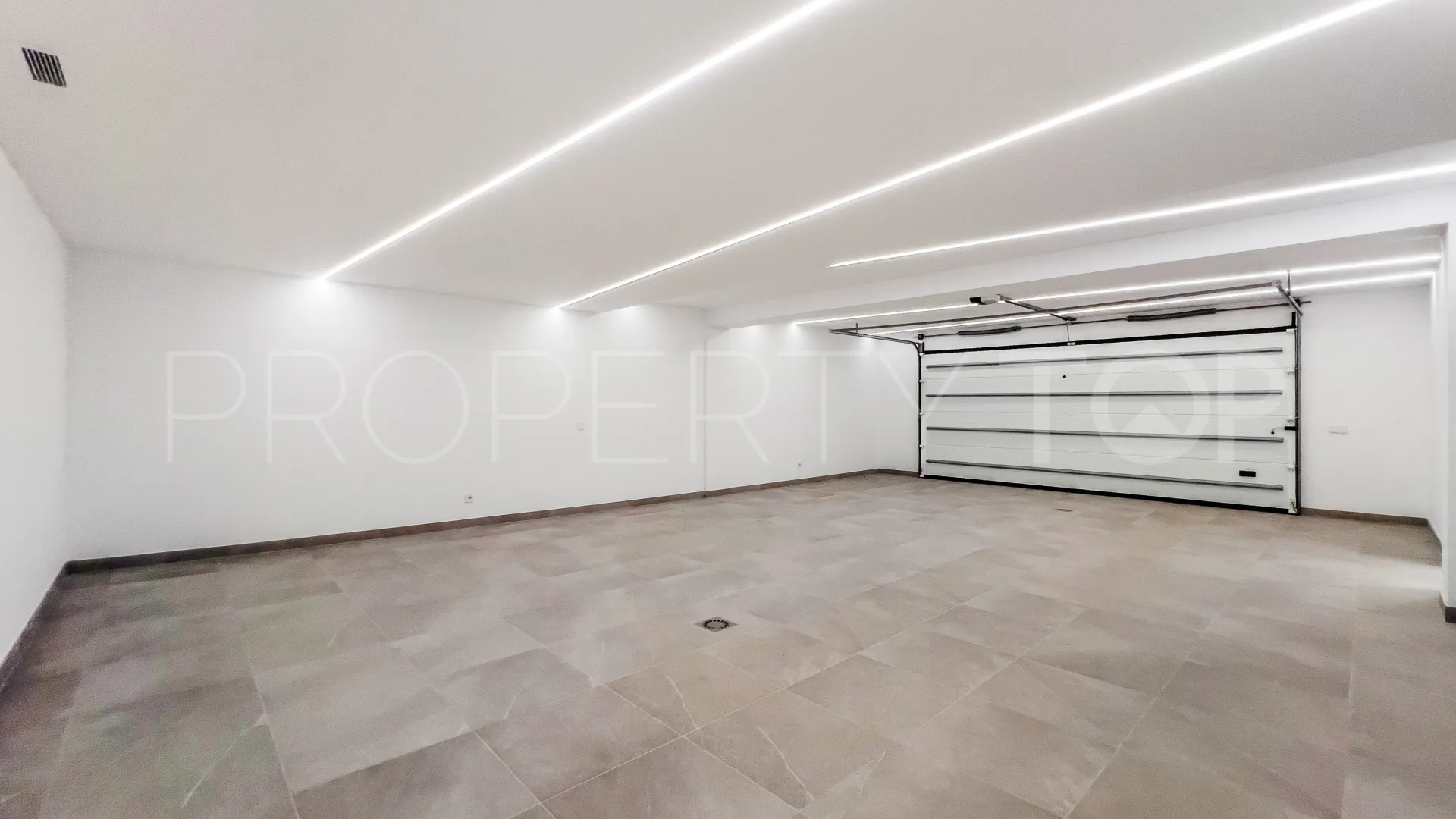 Comprar villa en Marbella Golden Mile con 6 dormitorios