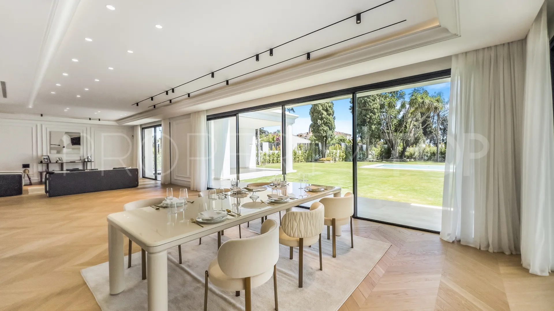Comprar villa en Marbella Golden Mile con 6 dormitorios