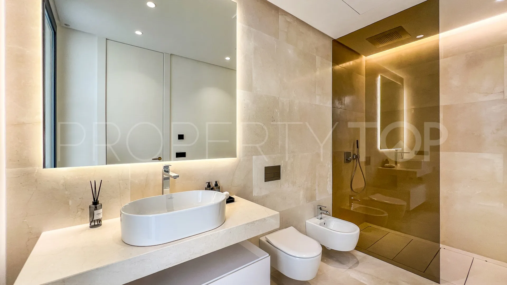 Comprar villa en Marbella Golden Mile con 6 dormitorios