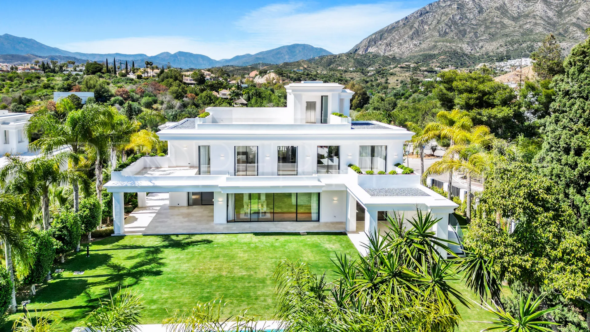 Comprar villa en Marbella Golden Mile con 6 dormitorios