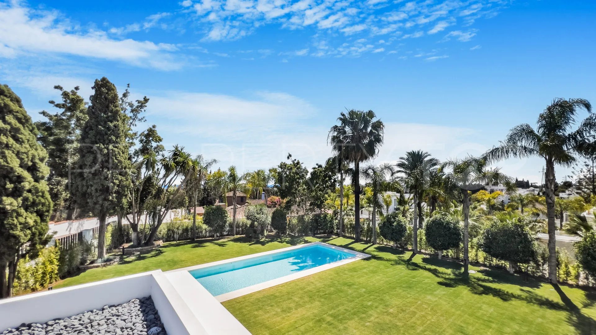 Comprar villa en Marbella Golden Mile con 6 dormitorios