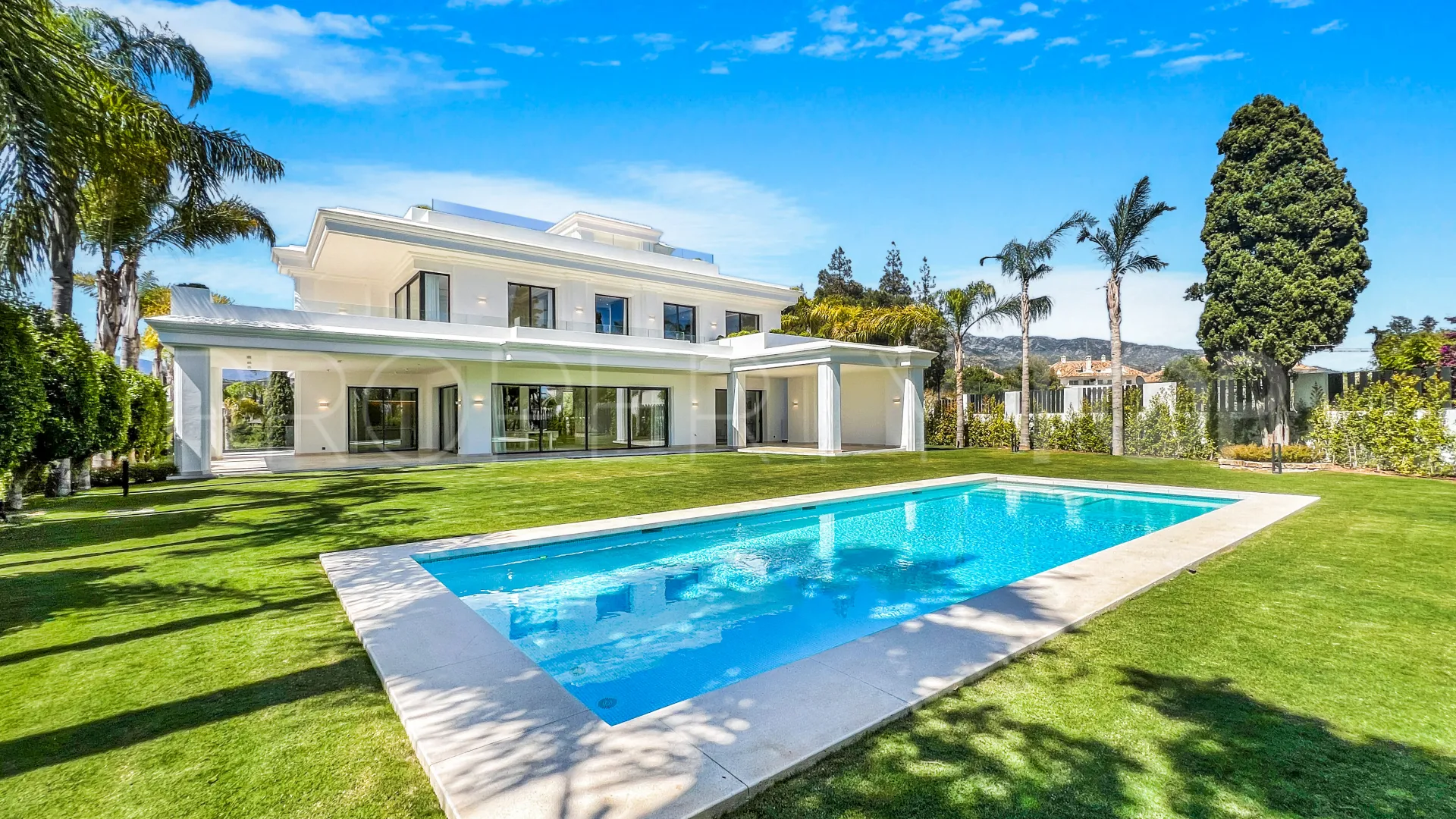 Comprar villa en Marbella Golden Mile con 6 dormitorios