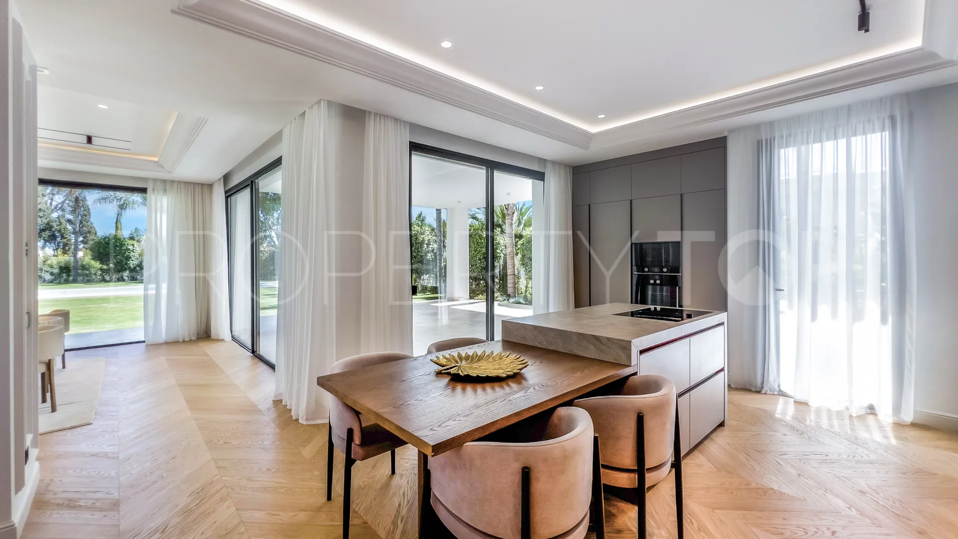 Comprar villa en Marbella Golden Mile con 6 dormitorios