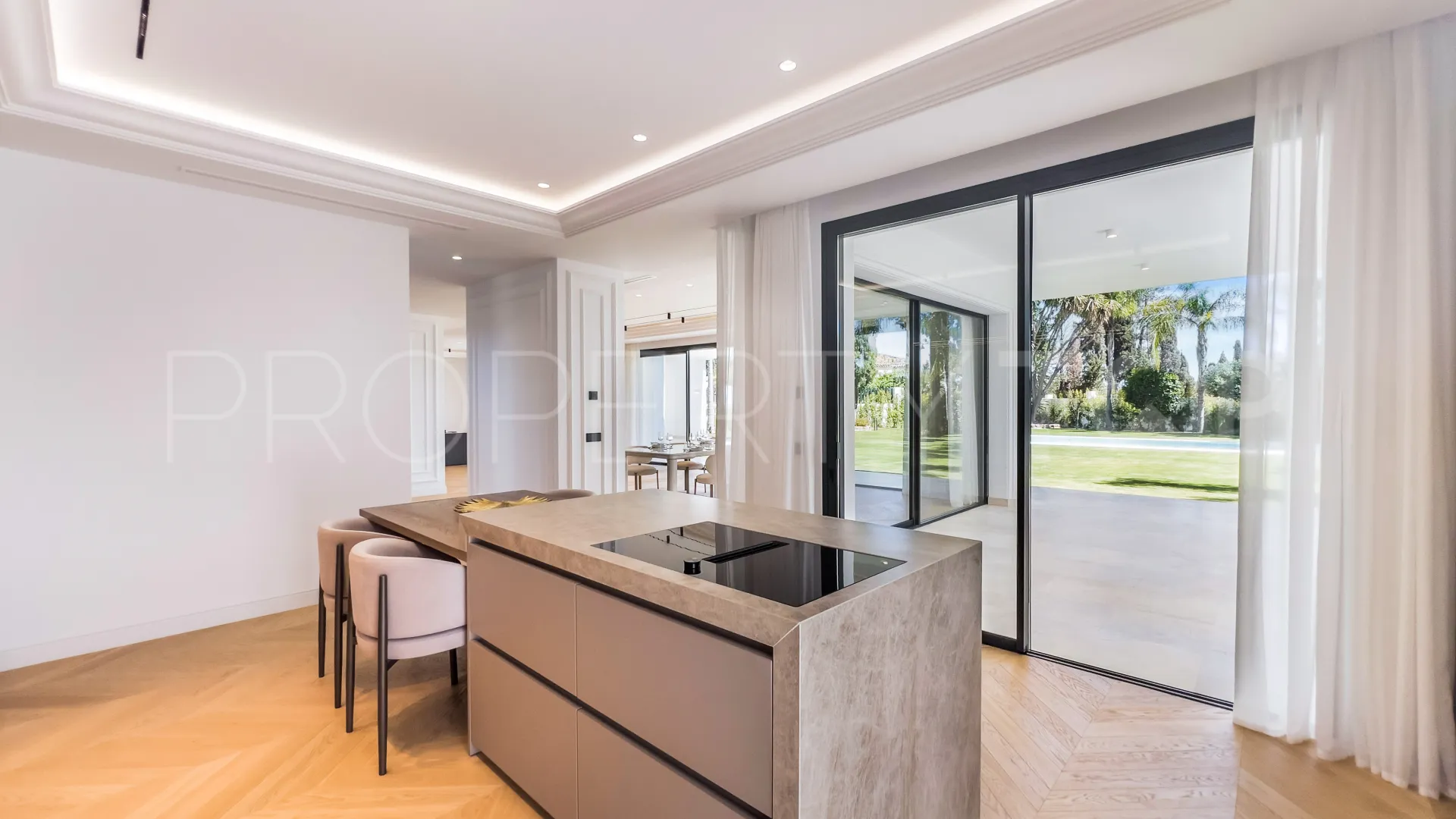 Comprar villa en Marbella Golden Mile con 6 dormitorios