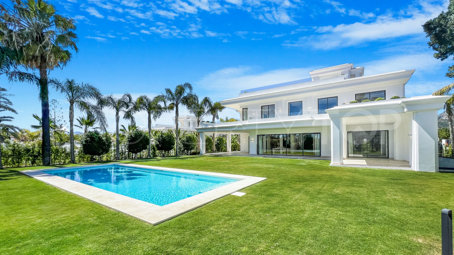 Comprar villa en Marbella Golden Mile con 6 dormitorios