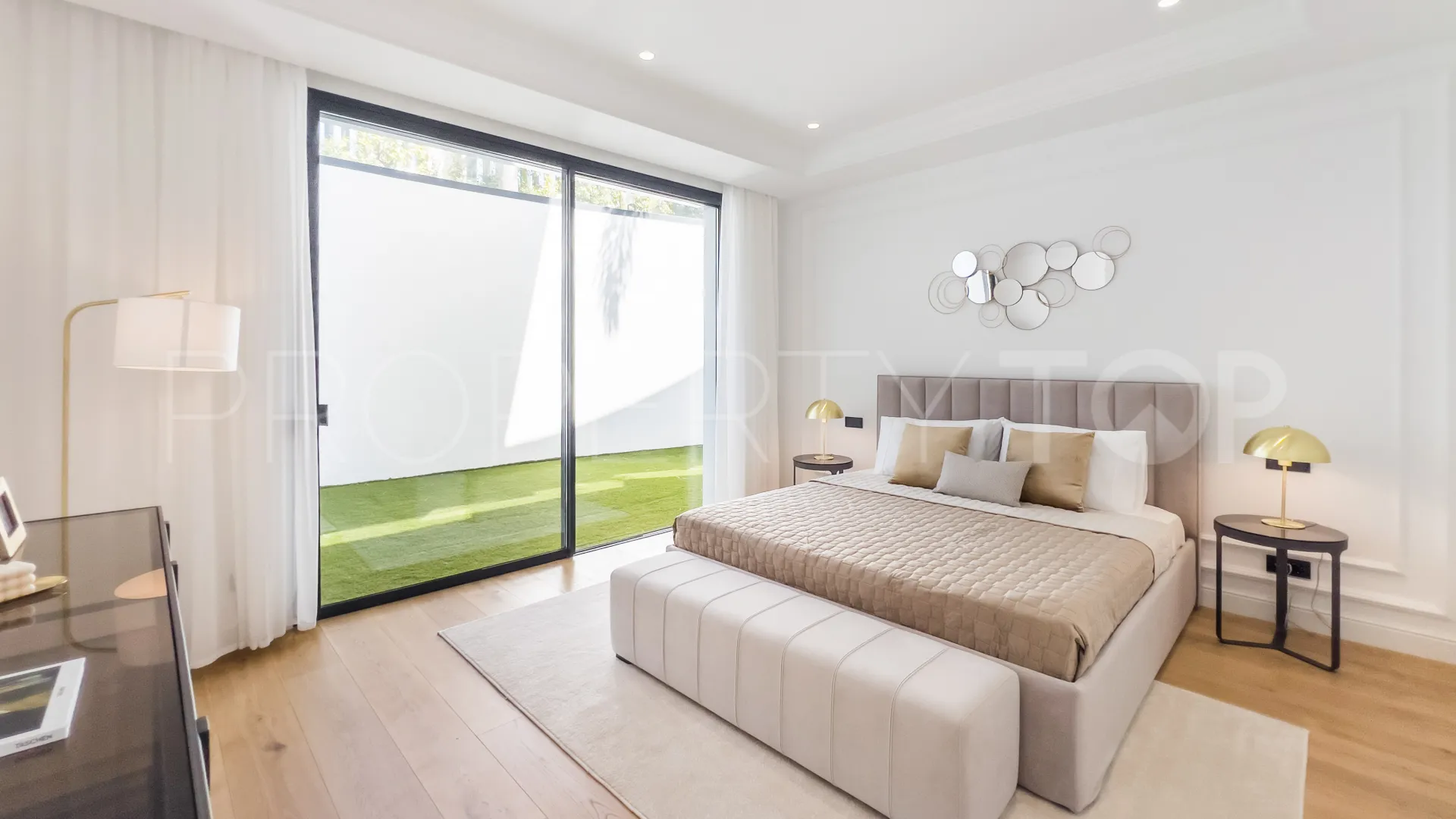 Comprar villa en Marbella Golden Mile con 6 dormitorios