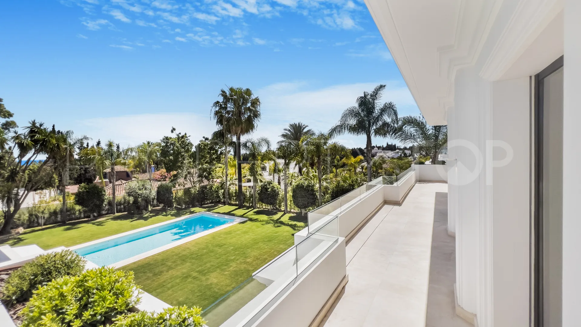 Comprar villa en Marbella Golden Mile con 6 dormitorios