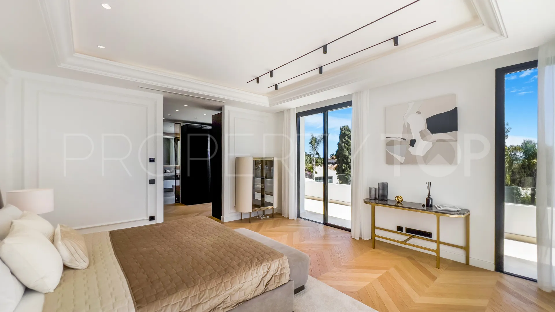 Comprar villa en Marbella Golden Mile con 6 dormitorios