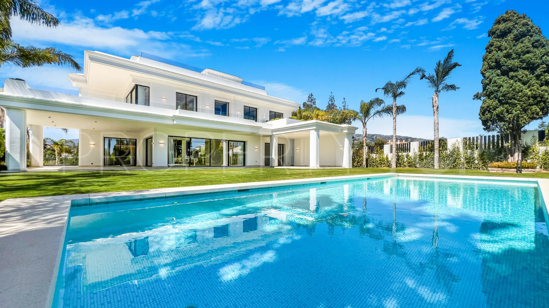 Comprar villa en Marbella Golden Mile con 6 dormitorios