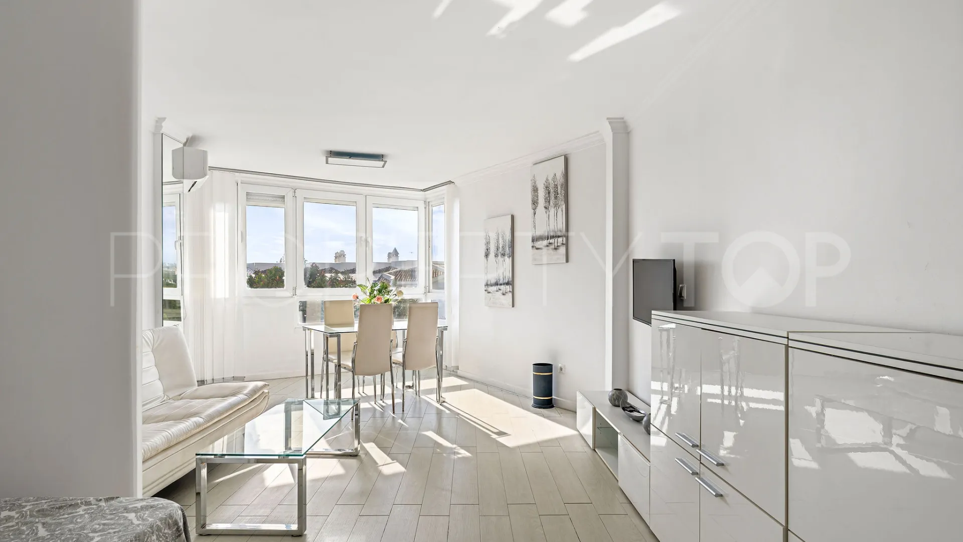 Studio for sale in Calahonda Playa